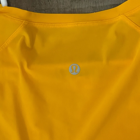 Lululemon Lightweight Orange Running T-Shirt Medium - Picture 1 of 3